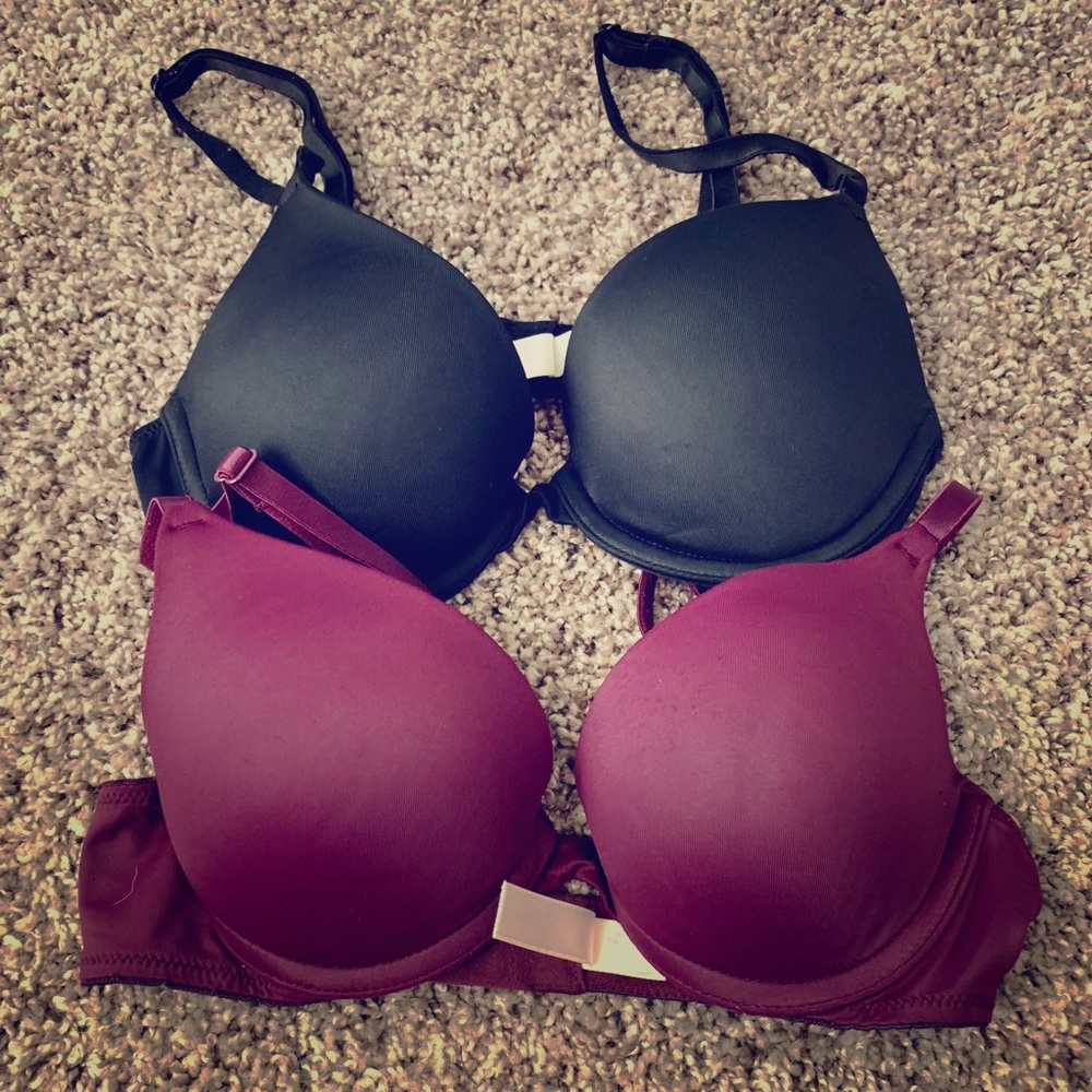 2 VS PINK! Wear Everywhere Push-up Bra’s